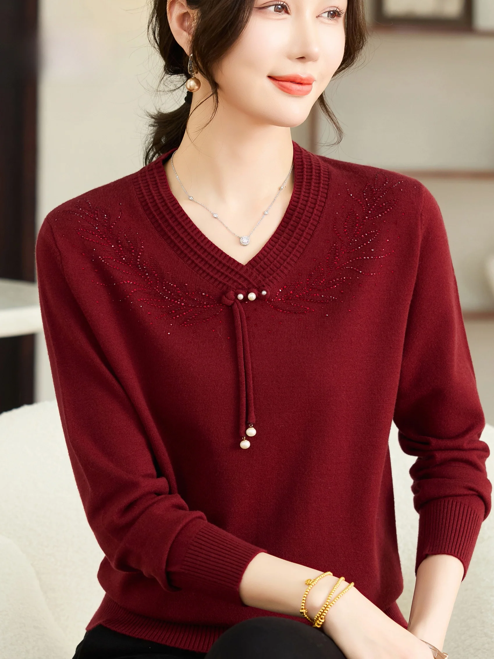 

Spring Faion V-Ne Embroidered Knitted Base irt Slimming Sweater Overhead Sle for Middle-Aged And ly Women