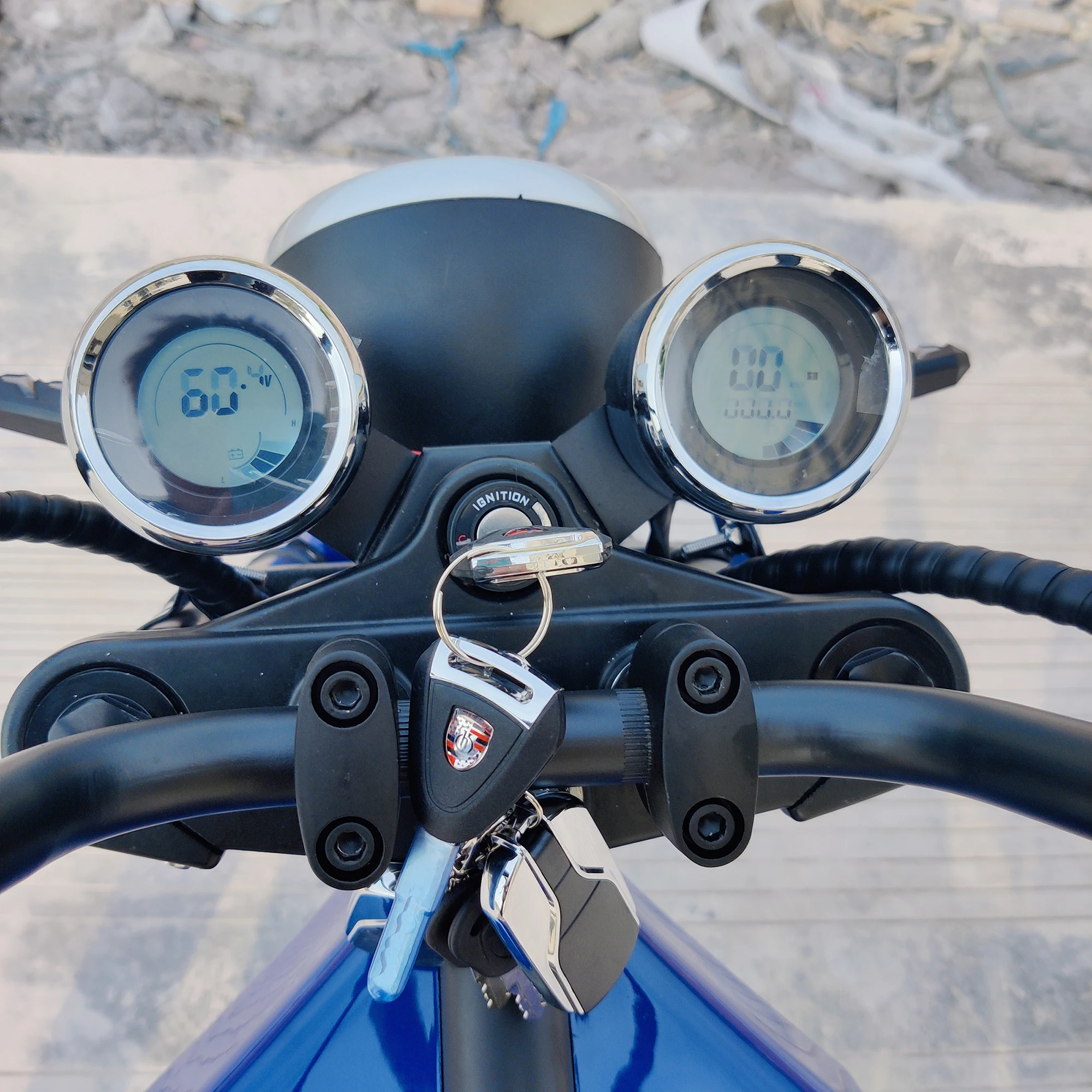 Dreirädriger Elektroroller für Outdoor-Reisen mit 18-Zoll-Fettreifen, 1500 W Motor, Höchstgeschwindigkeit 30–40 km/h, Elektromotorrad