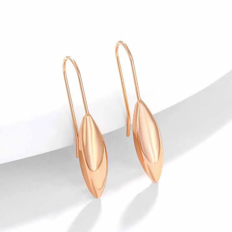 أقراط متدلية على شكل زيتون بيضاوي من MxGxFam للنساء بدون حجر مطلي بالذهب عيار 18 قيراط