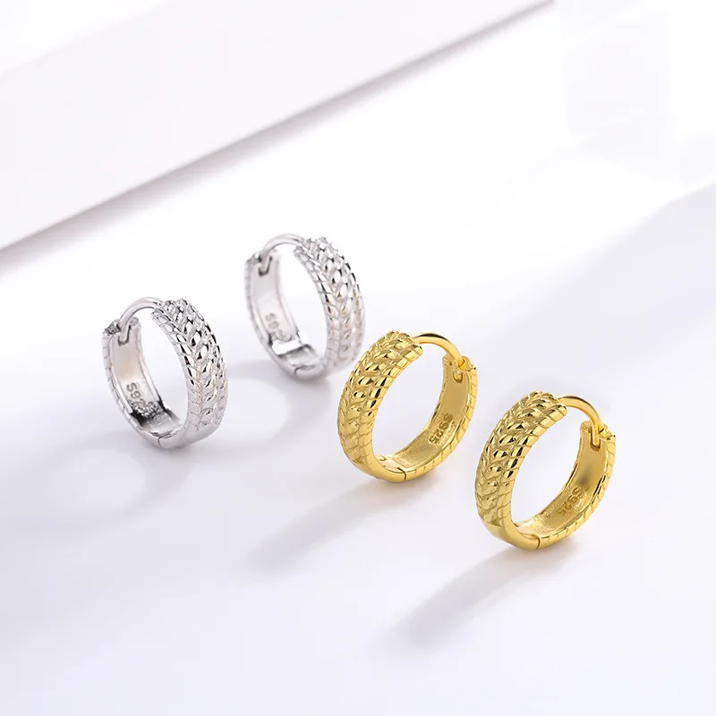 

Женские серьги-гвоздики из серебра 925 пробы