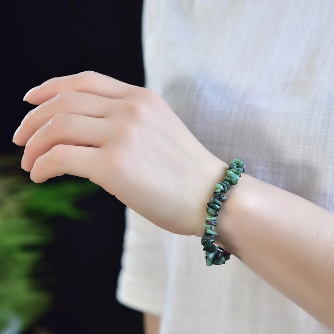 1 قطعة سوار الحصى الكريستال الطبيعي ، سوار اليشم الحصى الياقوت الطبيعي مع حجر سحق غير منتظم ، سوار الموضة