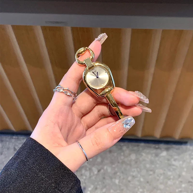 

Новые часы-цепочка, легкие, роскошные, темпераментные, женские часы, модные часы-браслет, нишевые, элитный подарок для подруги, женские украшения