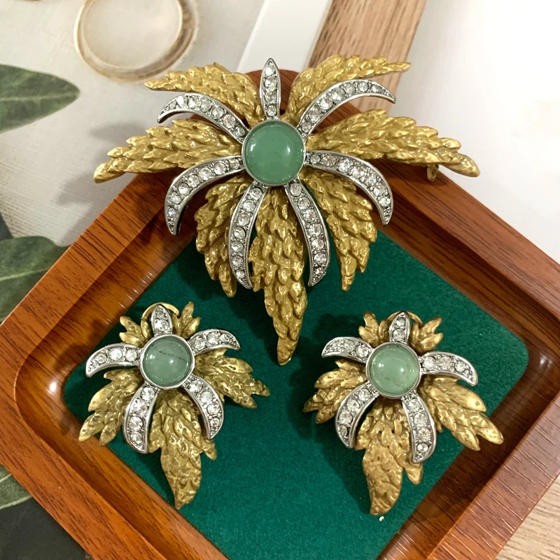 Autumn and Winter New Products, Fashionable, High-End, Light Luxury, Niche Design, Feather Shaped Brooch Earring Set