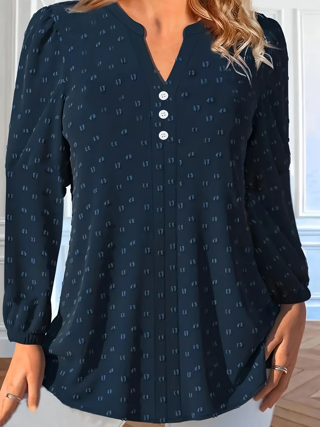 Damska bluzka Plus Size 1XL-5XL Swiss Dot z guzikami i długimi rękawami Stylowy i wygodny top damski z dekoltem w szpic