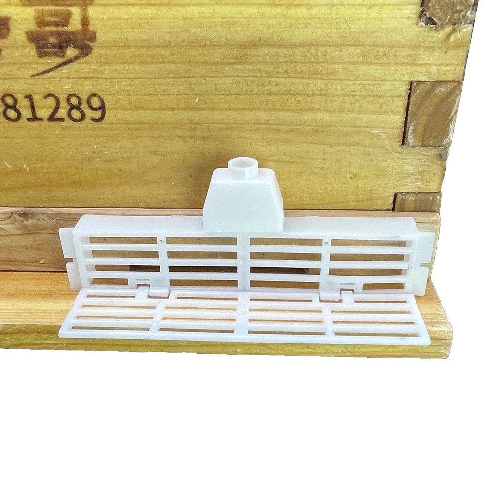 4PCS Plastic Queen Bee Anti Escape Reducer Multi-functional Nest Door Spacer Frame Workers Pass Freely Beekeeping Tools Supplies