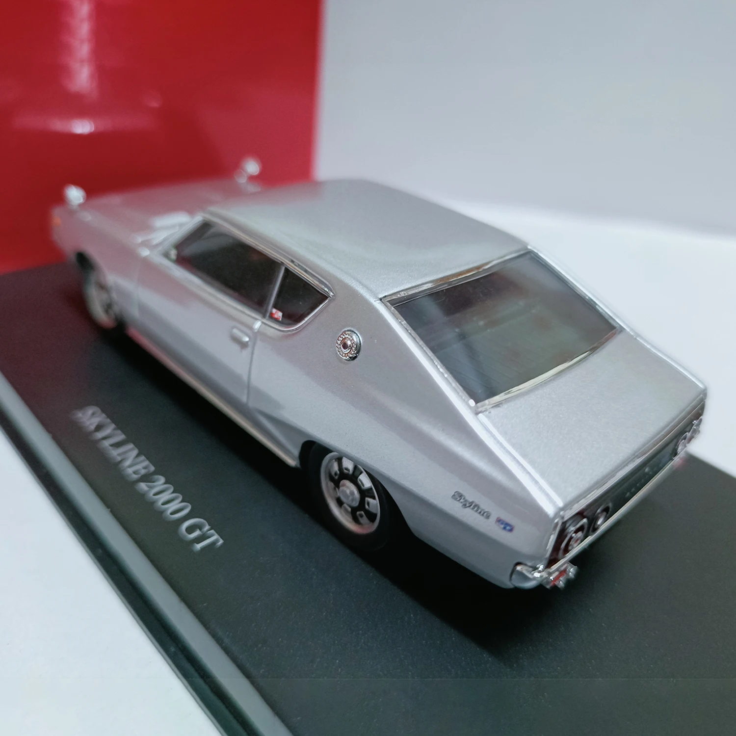 DISM 1:43 مقياس دييكاست سبيكة فضي نيسان 2000GT KGC110 لعب السيارات نموذج الكلاسيكية الحنين الكبار هدية تذكارية عرض ثابت