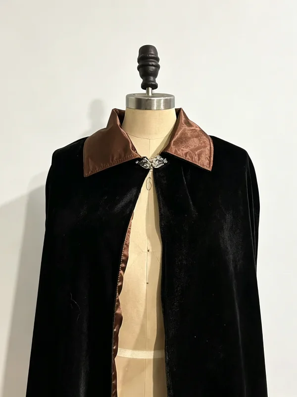 Medieval Collar Velvet Cloak Vintage Role-playing Stage Costume Halloween Cosplay Outerwear Black Polyester Blend Women's Fas...