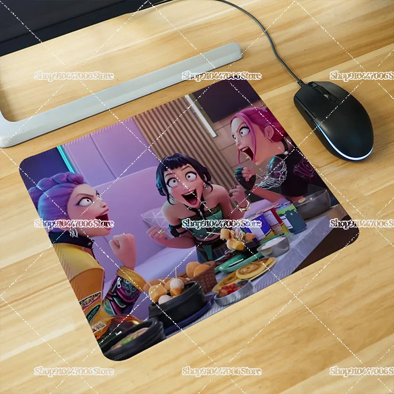 K-POP: لوحة ماوس Demon Hunters مضادة للانزلاق للأولاد والبنات لتزيين سطح المكتب لوحة ماوس ألعاب مقاومة للماء وبدون حافة وخياطة هدية