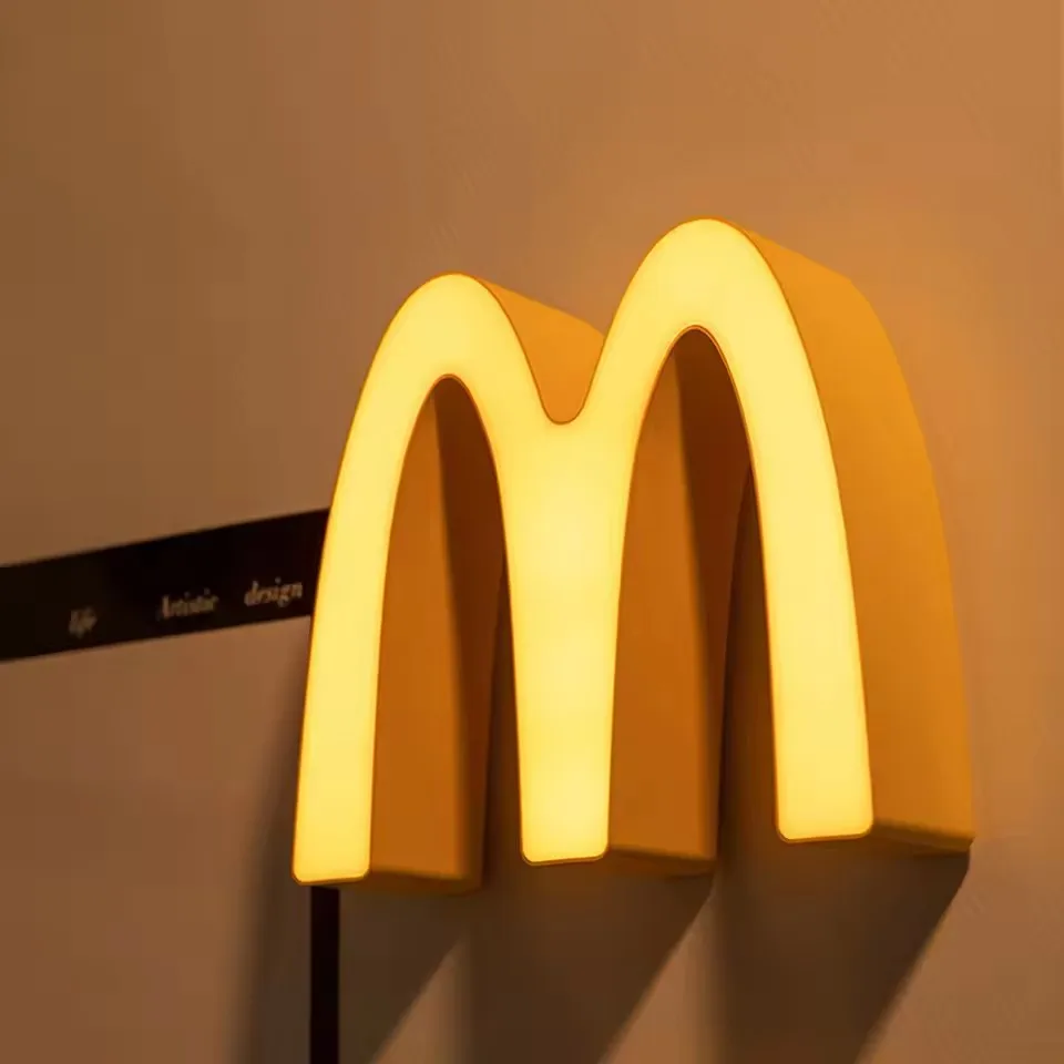 การ์ตูนเดสก์ท็อปตกแต่งน่ารักห้องนอนข้างเตียงแฮมเบอร์เกอร์เครื่องประดับชาร์จเด็กของขวัญคริสต์มาสเด็ก Night Ligh