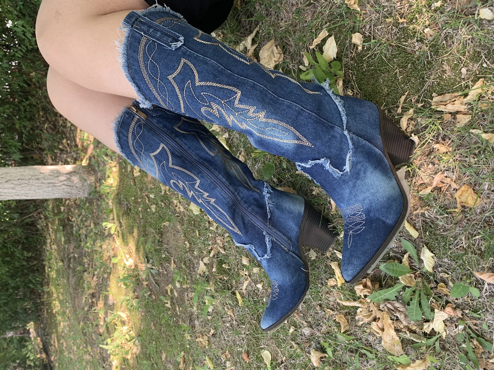 2024 New Autumn Blue Denim Boots Embroidered Retro Pointed Western Cowboy Boots Women\'s Thick Heel Knee High Boots