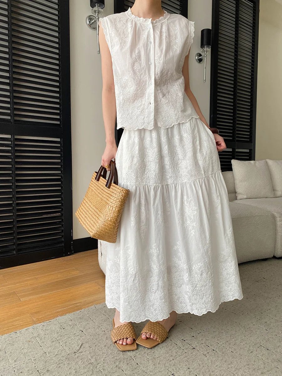 

Summer women's casual solid color French heavy industry hollow embroidery lace sleeveless small shirt half skirt set