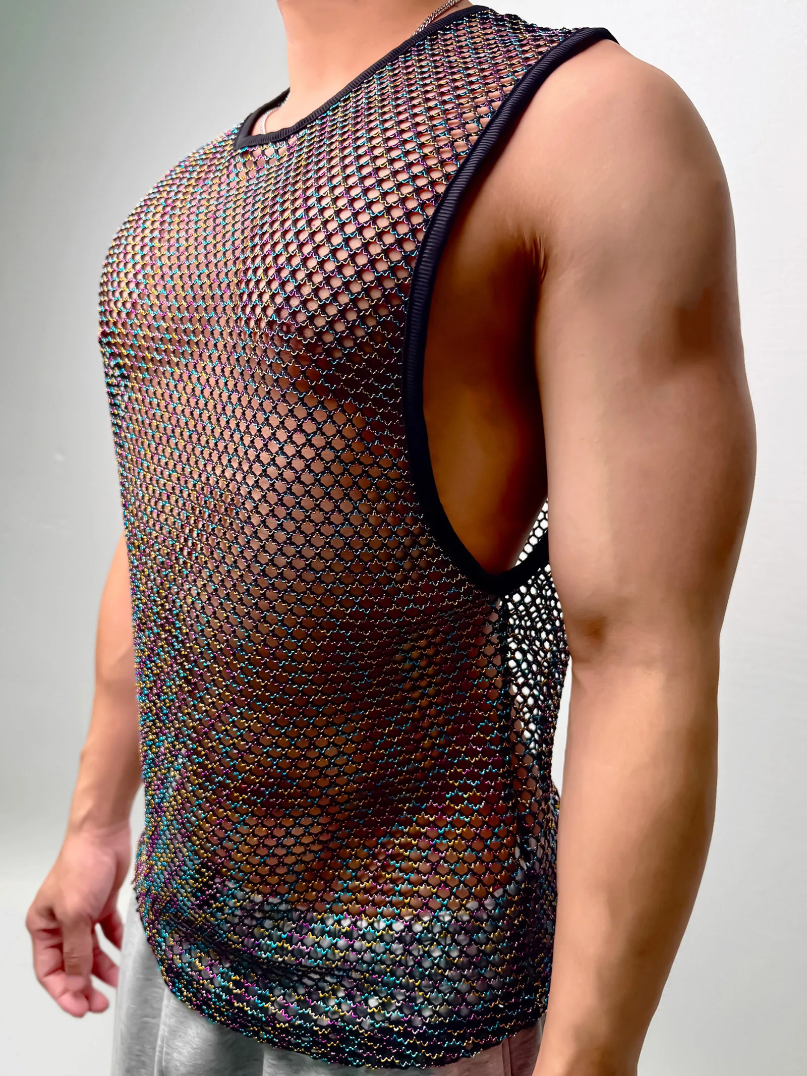 Netz-Tanktop für Männer, ärmellos, Rundhals, mit Lochmuster, Muskelshirt, glänzende Linien, lässige Sommer-Oberteile, Streetwear, durchsichtig. – Detail 7
