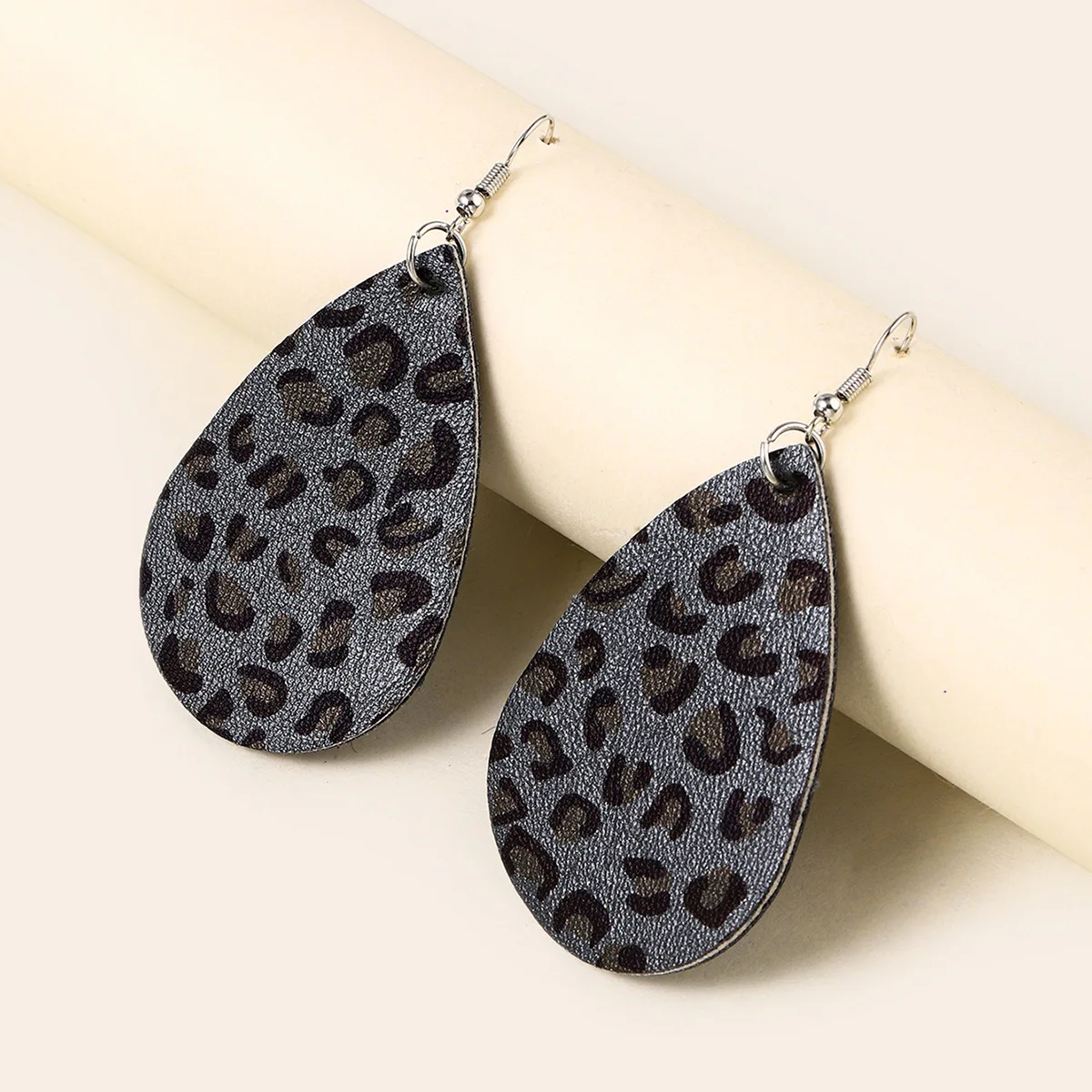 European and American new retro water drop leopard print leather earrings double-sided lychee pattern earrings gift