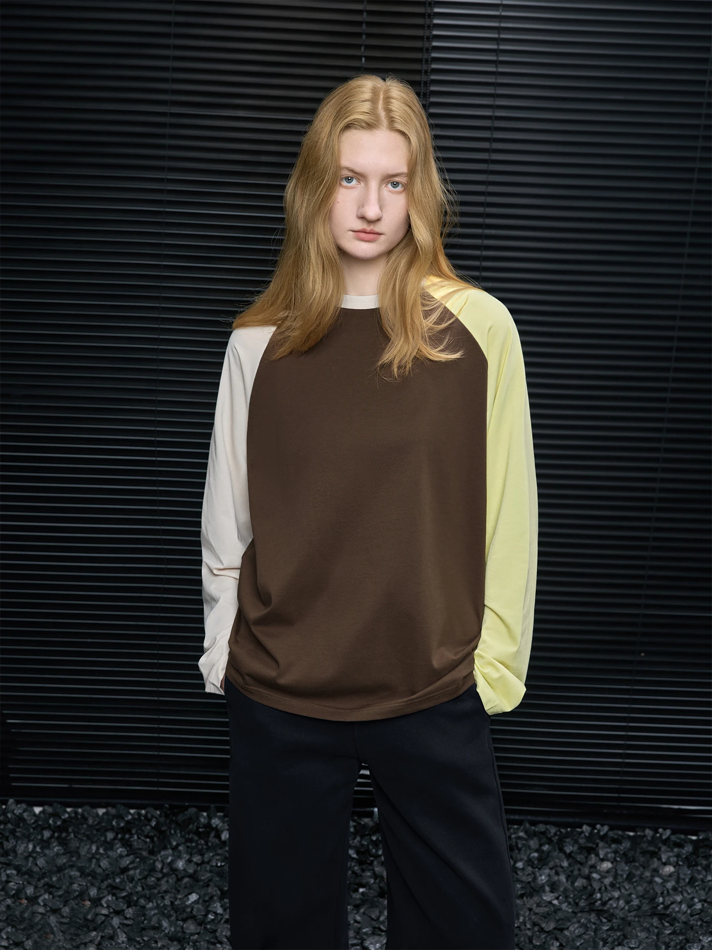 

Женская футболка из чистого хлопка с длинным рукавом, свободного кроя, с цветными блоками, в повседневном уличном стиле, весна 2026, новинка