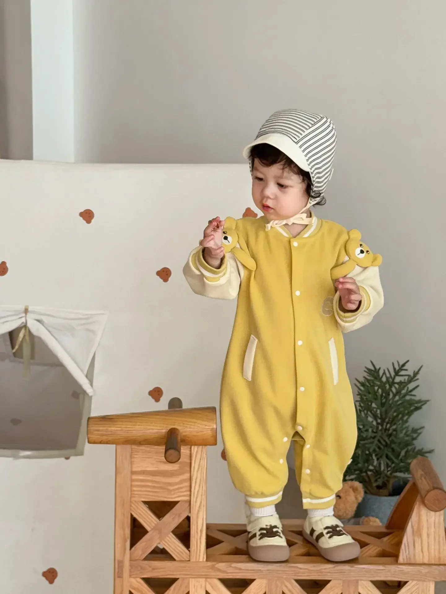 

2025 New Korean Baby Romper Autumn Winter 3D Cartoon Bear Soft Warm One-Piece Jumpsuit 0-24M Baby Boys Clothing