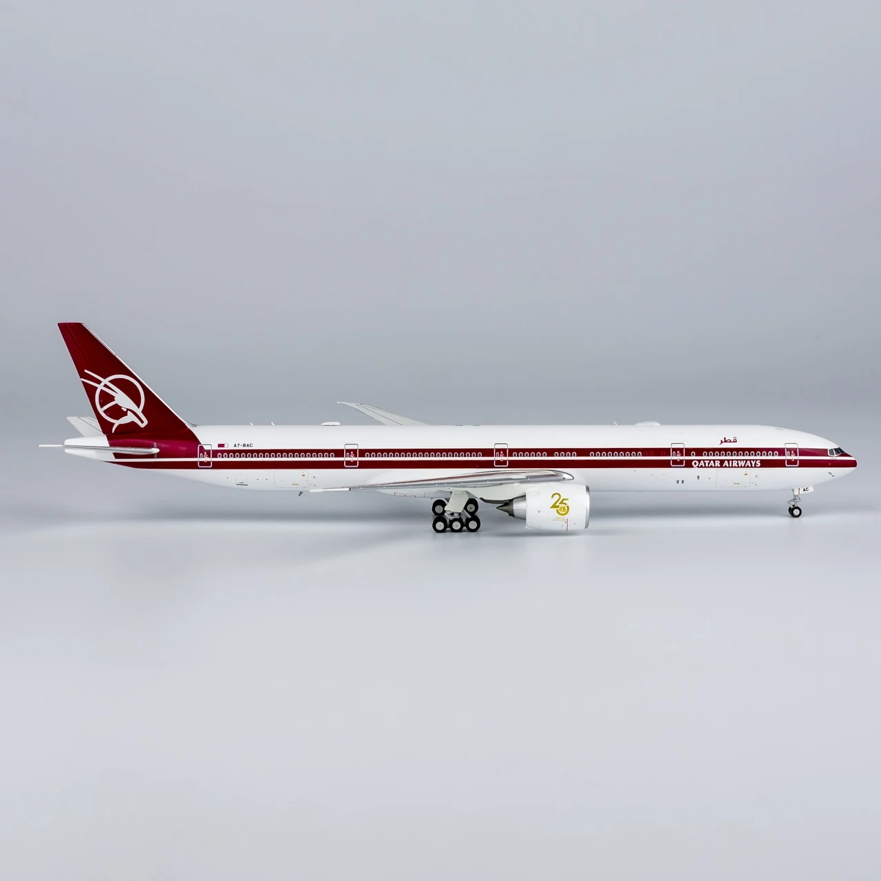 QTR022 Alloy Collectible Plane Gift NG Model 1:400 Qatar Airways Boeing B777-300ER Diecast Aircraft Jet Model A7-BAC