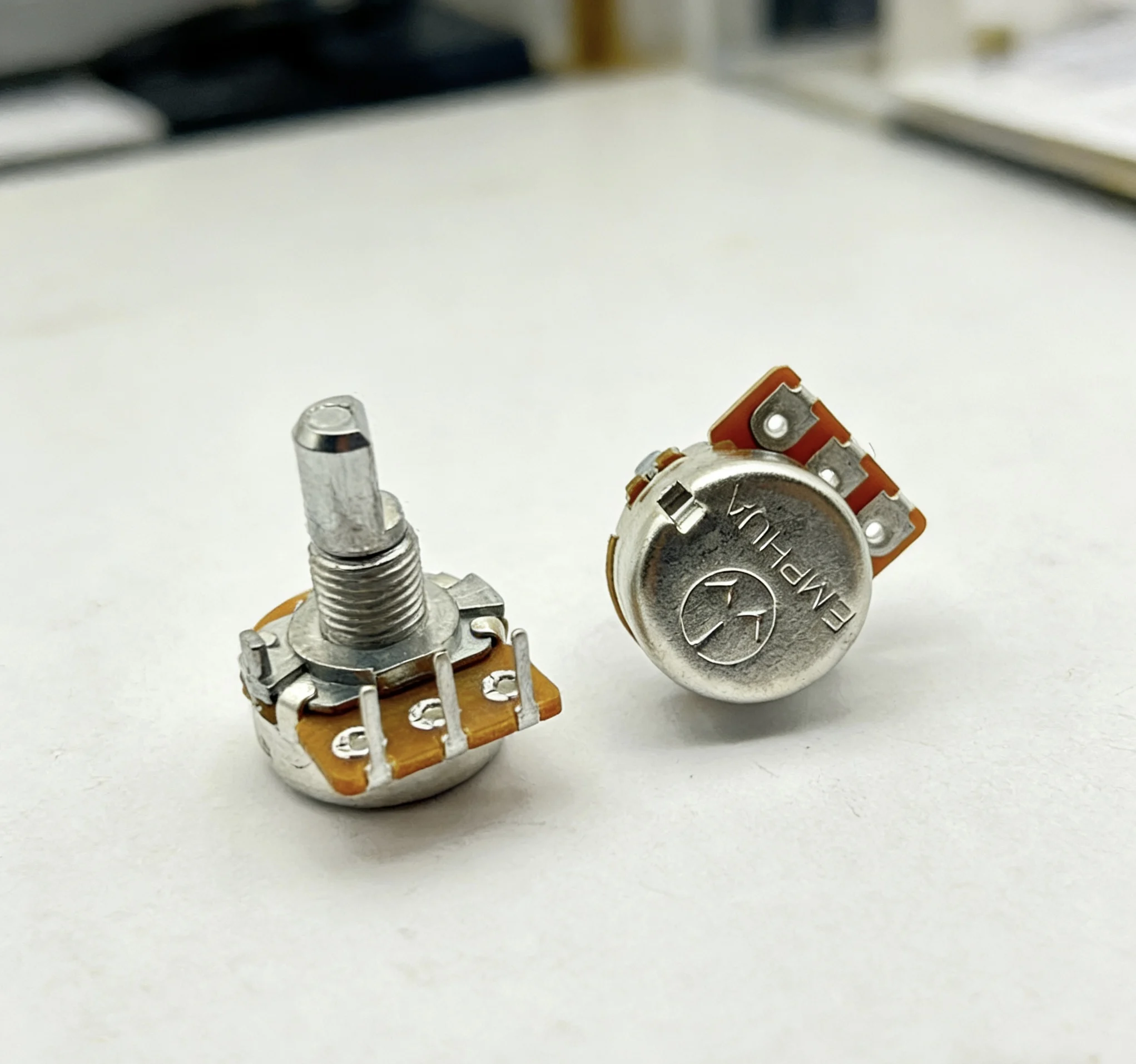 2 PCS High quality 163 potentiometer single link 3-bend foot A10K handle length 15mm with step 41 points