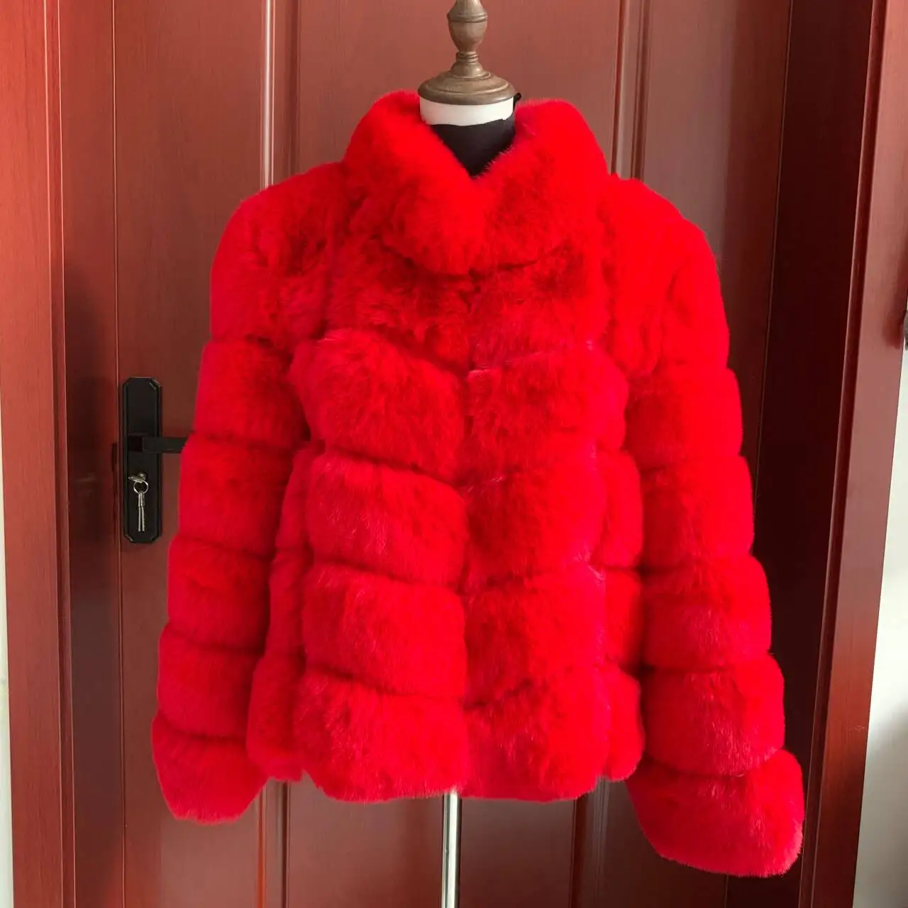 Women's warm faux fur coat 60cm jacket fashionable stand up collar imitation fox fur fluffy faux fur leather jacket Long sleeves