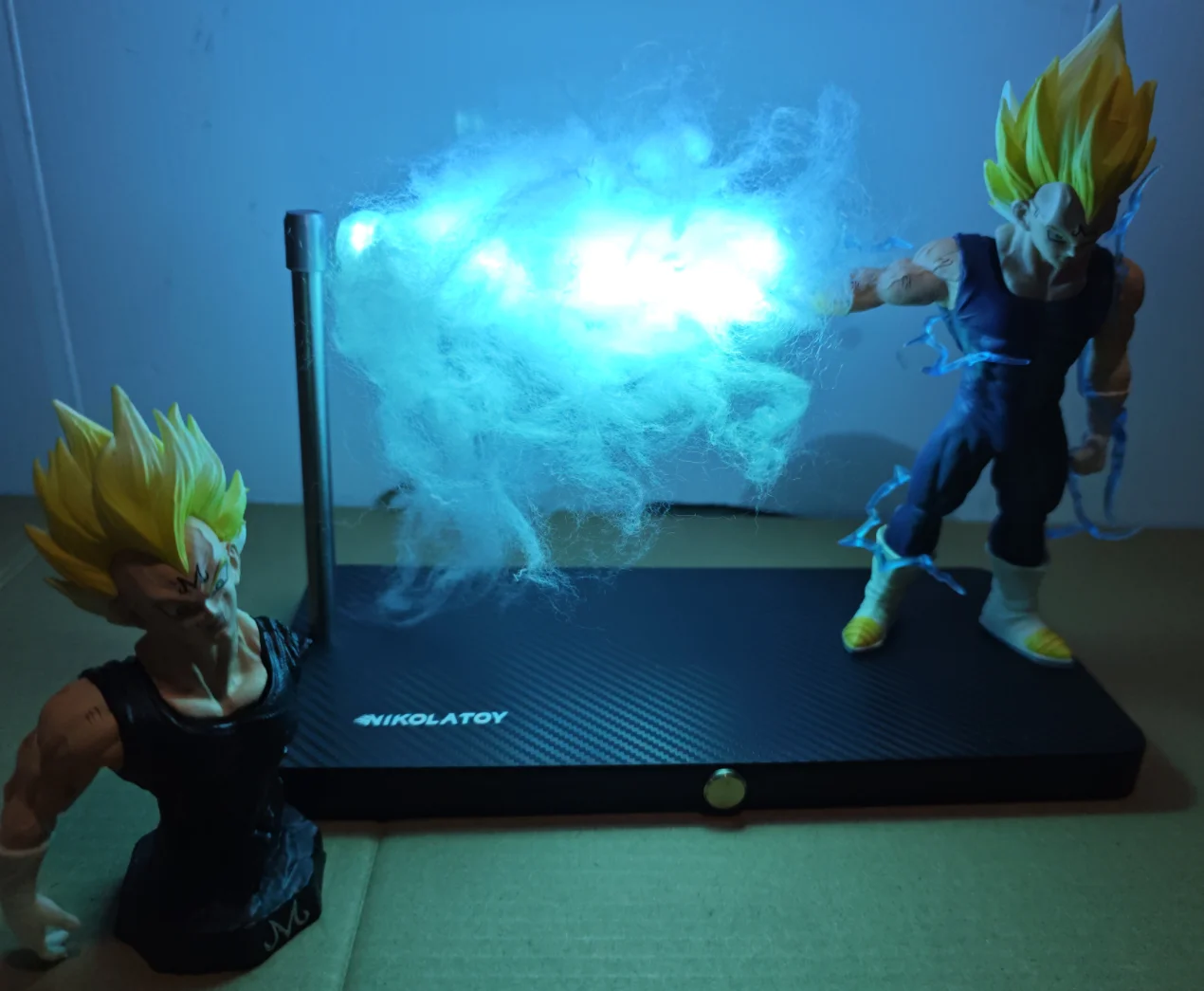 

Genuin Nikolatoy Dragon Ball Vegeta Magnetic Night Light Set Including Half-Body Statue Anime Desk Lamp Led Collectible Cool Toy