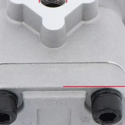 Metal Hydraulic Pump 67211 76100 67211 76102 Silver Finish for Kubota B4200D B5100D B5100E B6100D B6100E B7100D B7100HST