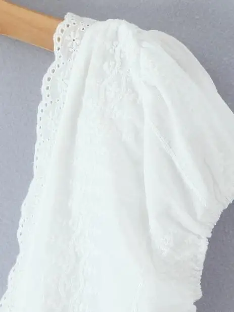 Sexy Embroidered V-ne T-irt with Bowtie Lace Trim Street Sle ort Sve Summer White Top Trendy Casual Wear