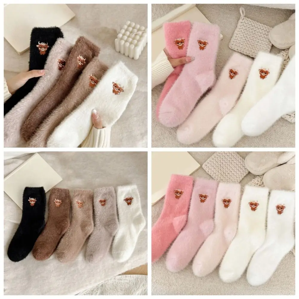 5 pares de calcetines mullidos de invierno con bordado de vaca, calcetines gruesos y cálidos de ganado de dibujos animados de tubo medio, calcetines de suelo de felpa dulce para mujer