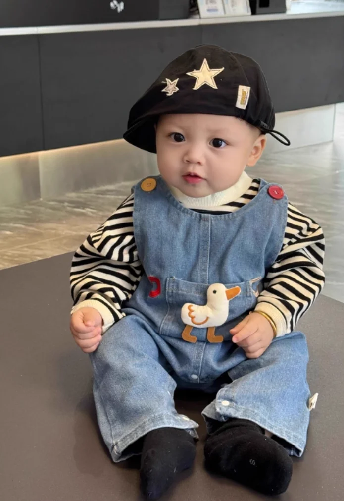 ملابس أطفال جديدة من قطعة واحدة من قماش الدنيم، بذلة أطفال لطيفة بعمر سنة واحدة، سراويل غير رسمية بسيطة ولطيفة