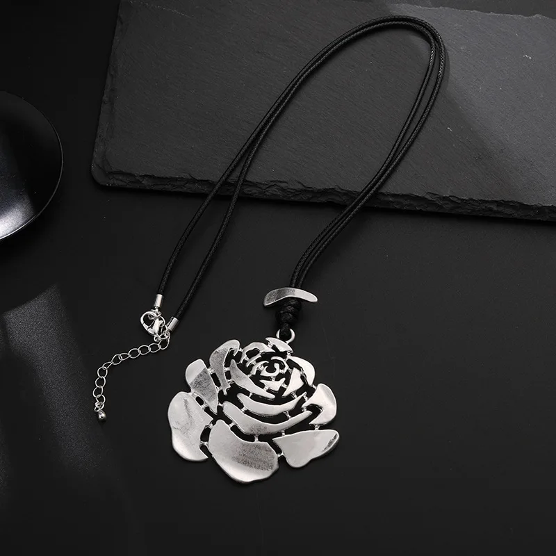 

Kaseakia Flower Pendant Long Necklace, Sweater Chain Statement Metal Jewelry Accessory for Women