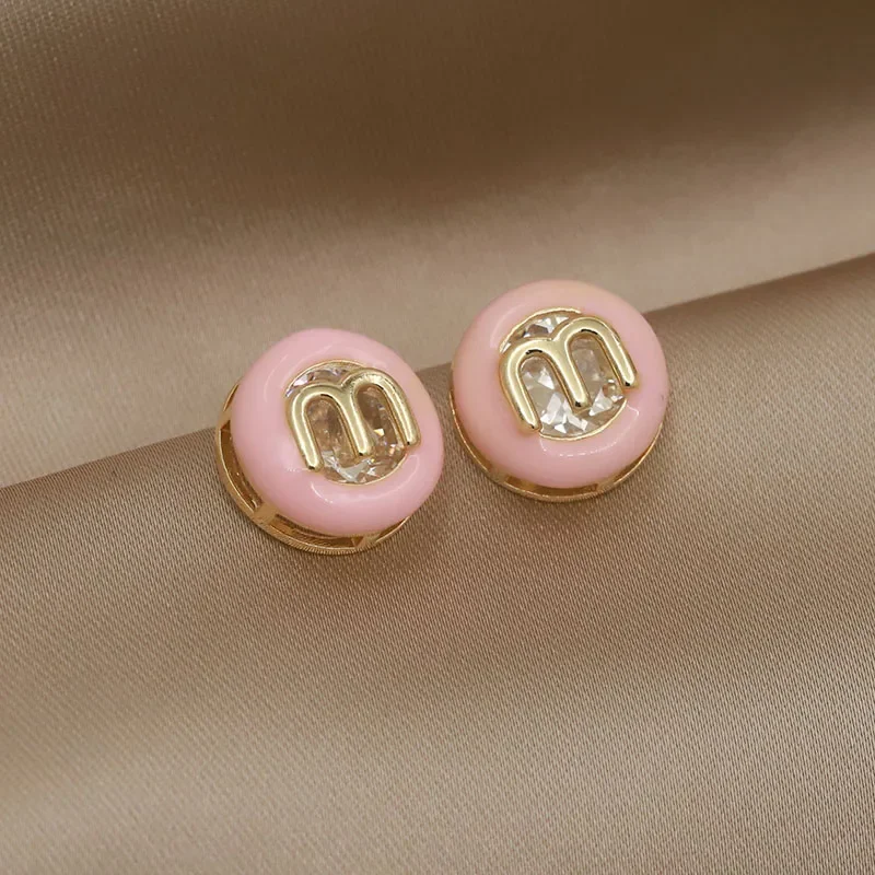 Crystal Pink Letter M Stud Earrings Fashion Brand Jewelry Luxury Zircon Round Earrings for Women Party Accessories