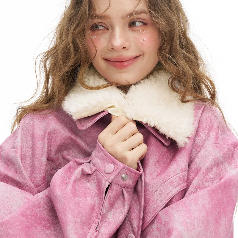 Elfsack 2025 inverno recém chegados y2k brilhante sólido ombre efeito lapela de pelúcia jaqueta de couro falso para mulher