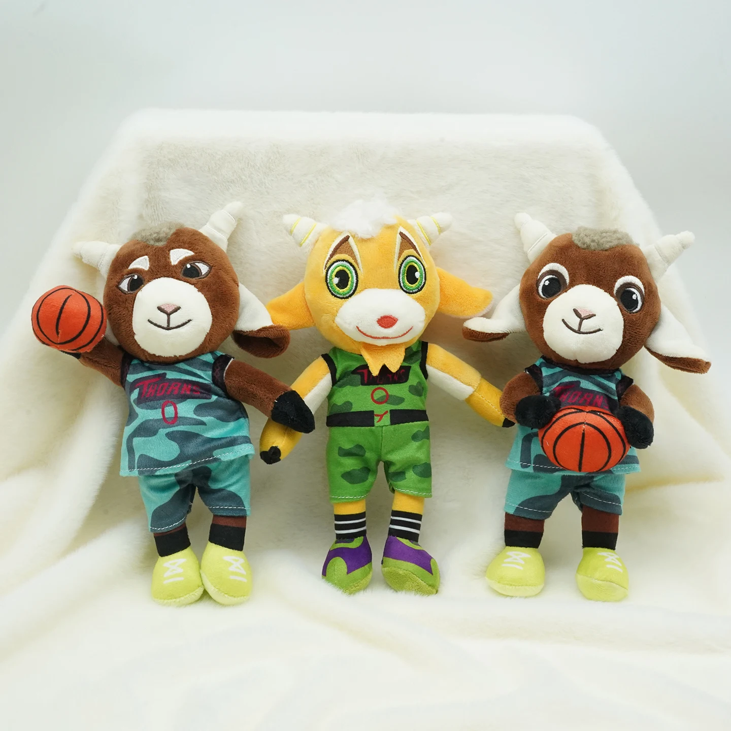 

Новая плюшевая игрушка-козел 24 см, милая мультяшная аниме-кукла в виде животного, плюшевая игрушка-персонаж, подарок на день рождения