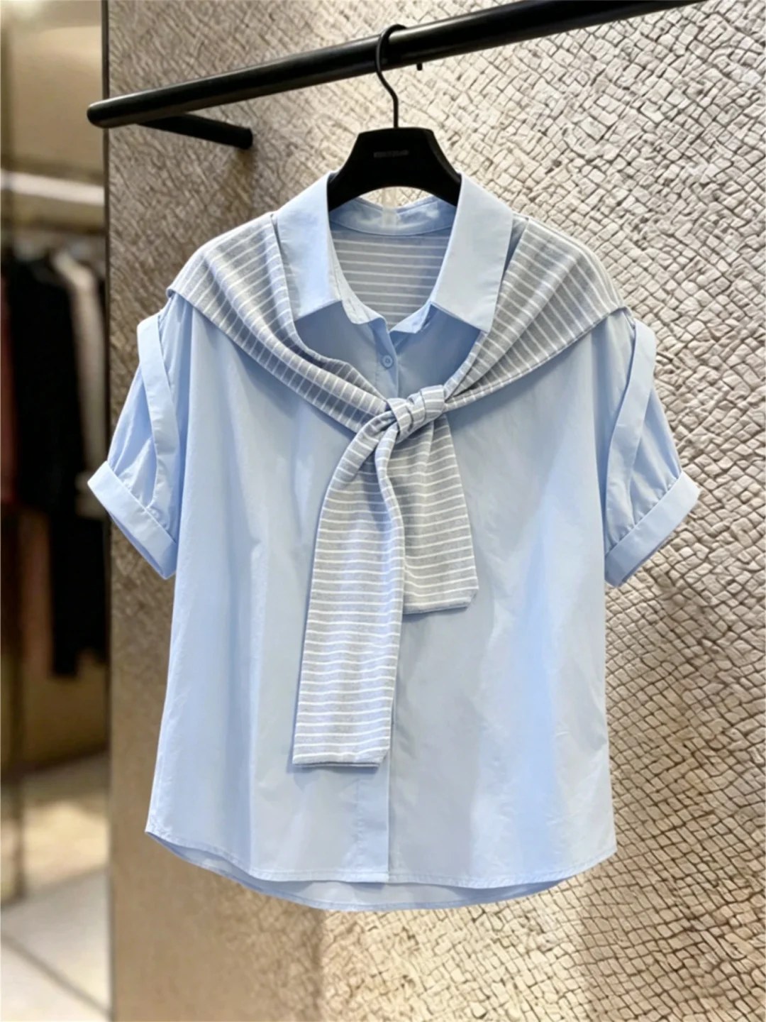 

Retro Hong Kong Style Striped Shawl Fake Two-Piece Sleeveless Shirt Women's Summer 2026 Loose Versatile Breathable Cotton Top