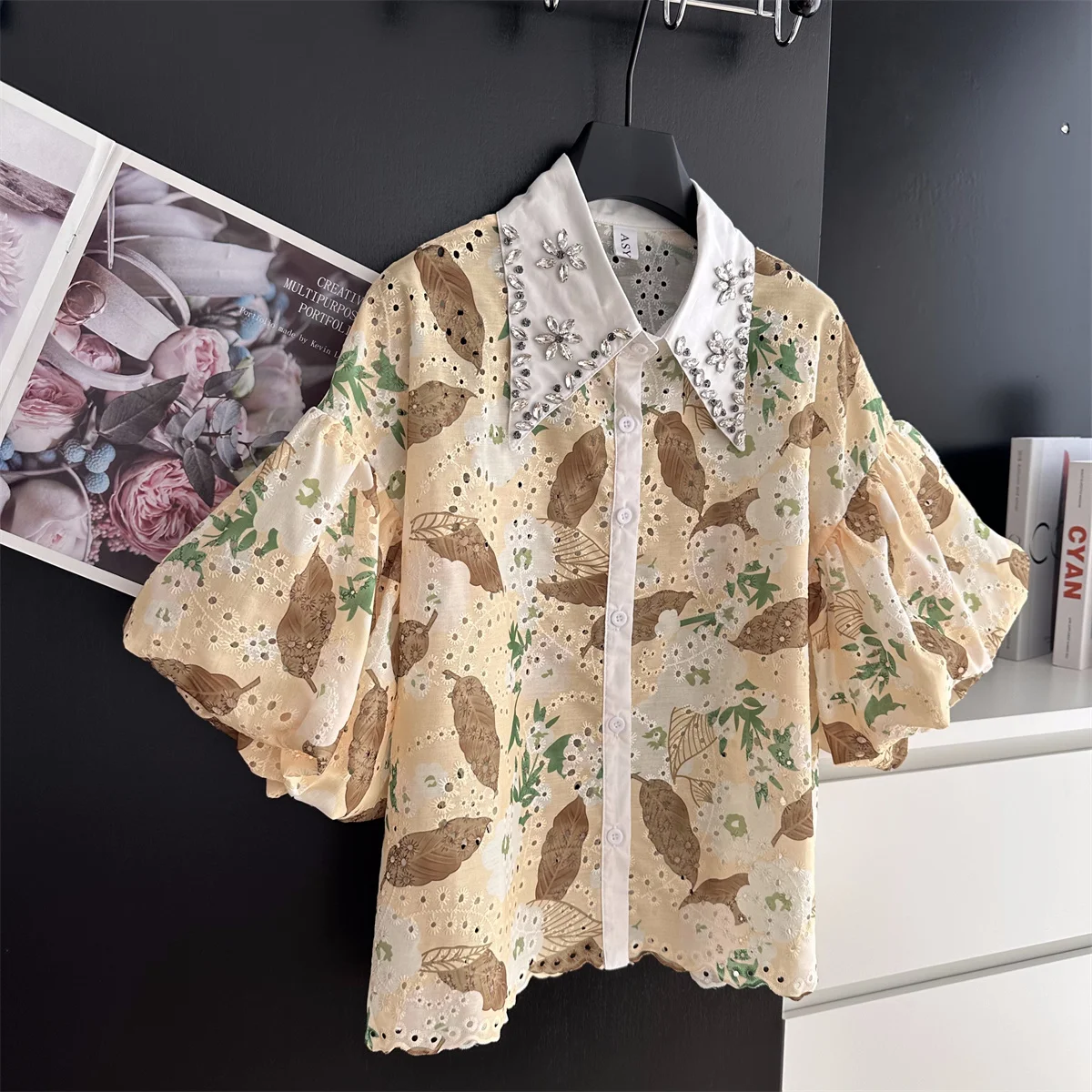 

SuperAen Ретро рубашка с ромбовидным воротником и рукавами-фонариками для женщин, однобортный топ с кружевной вышивкой и принтом