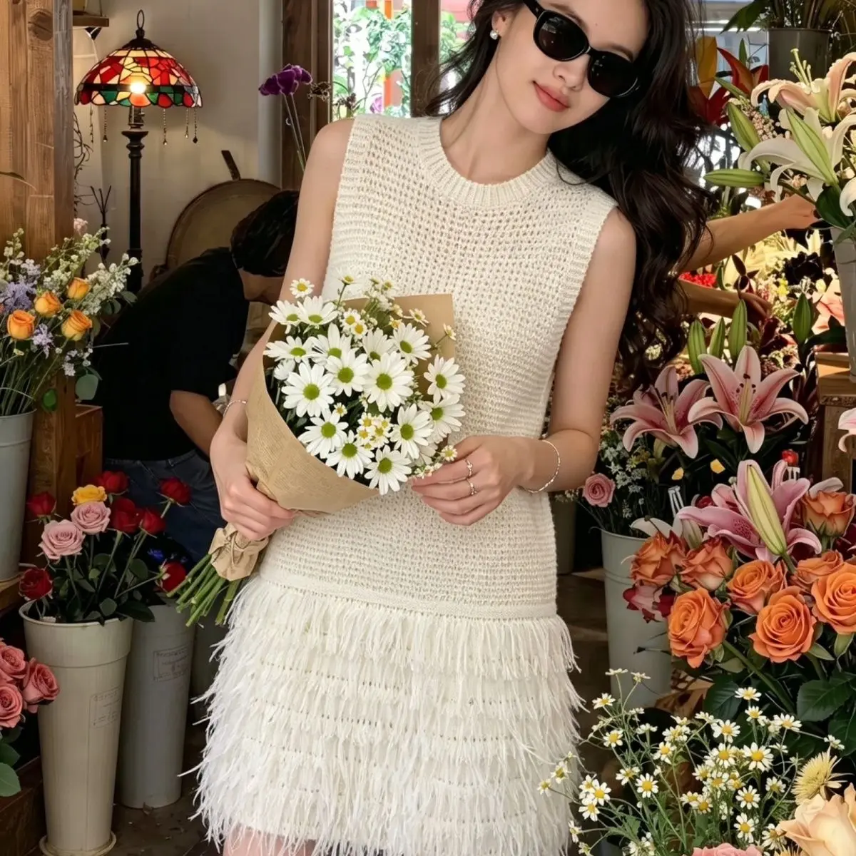 Europäisches und amerikanisches schlichtes ärmelloses Strickkleid – Sommerliches, figurbetontes Kleid mit offener Kante, Fransen und Rundhals für einen verführerischen Look