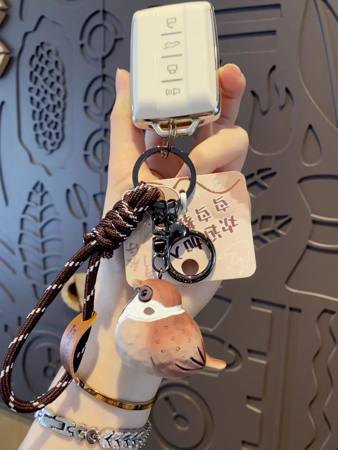 

Bai Mao Original Wood Carving Wind Bird Bird Master Car Keyring Creative Exquisite Pearl Bird Resin Ornament Bag Accessory