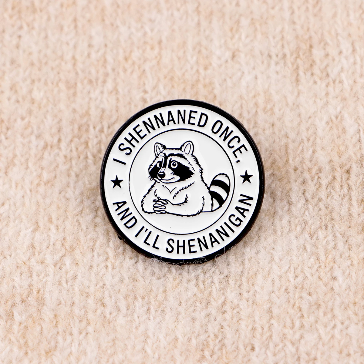 Waschbär-Totemtier-Emaille-Pins, lustige sarkastische Zitat-Brosche, niedliche Tier-Anstecknadel für Rucksack, Jeans, Tasche, Geschenk für Freunde – Detail 5