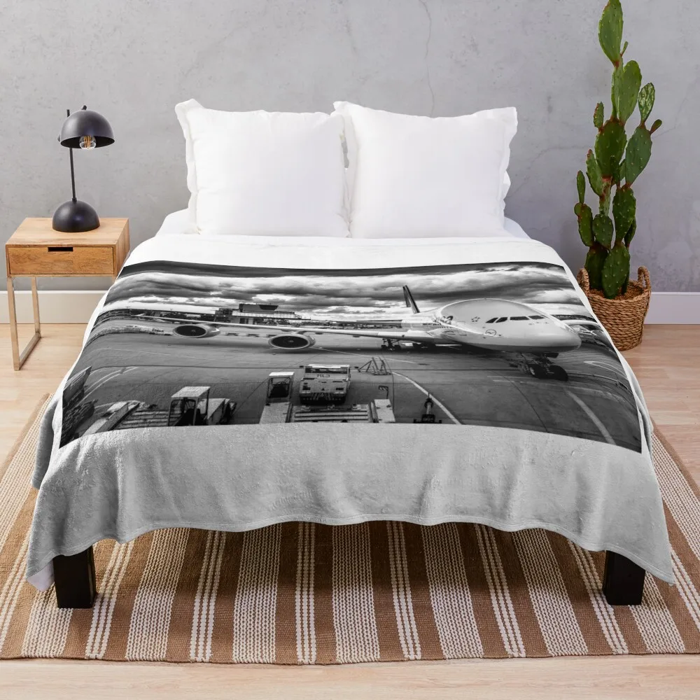 

Lufthansa Airbus A380 monochrome Throw Blanket Bed Fashionable heavy to sleep Single Flannel Blankets