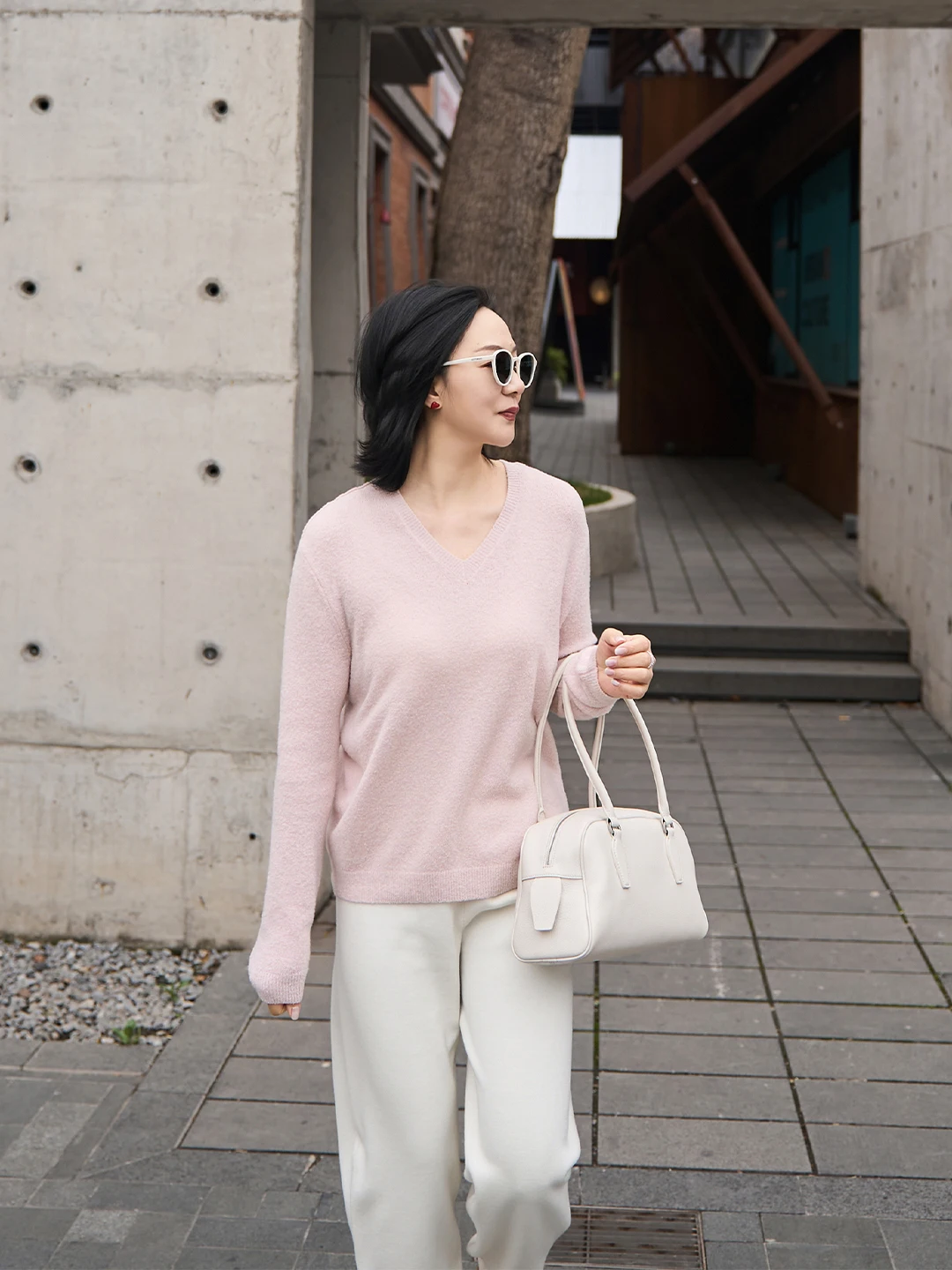 

Gold Wool Knitted V-Neck Pullover Loose Base Layer Top Minimalist Style Women's Daily Wear Comfortable Long Sleeve Knitwear