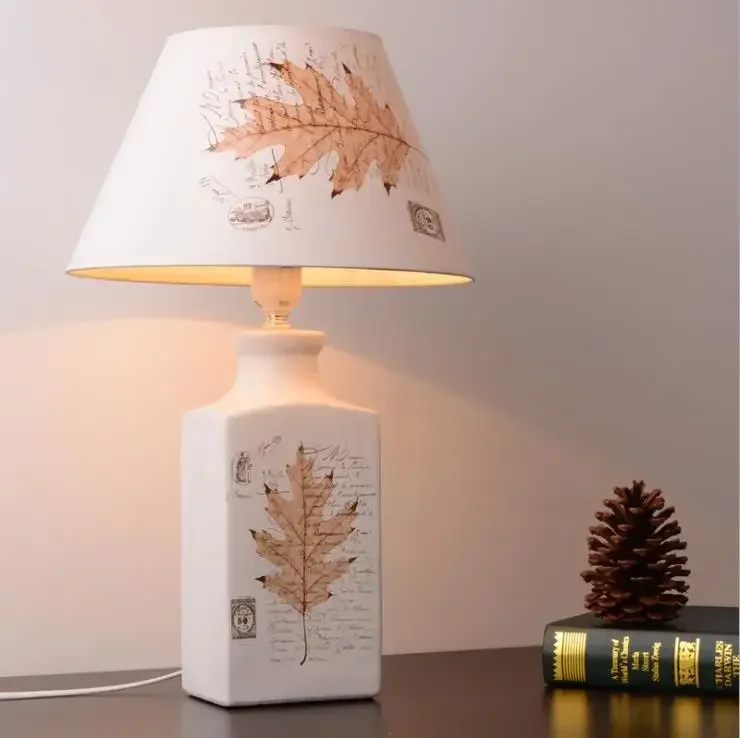 

Nordic Style Modern Simple Creative Warm Romantic Ceramic Desk Lamp Study Bedroom Personalized Decoration Bedside Table Lamp