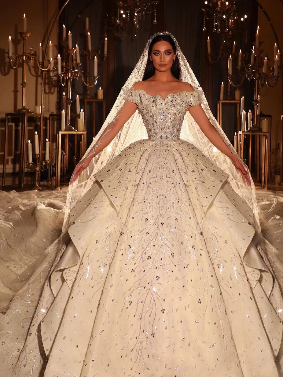 

Customized Exquisite Crystal Tassel Bridal Gown Charming Applique Wedding Dress Romantic Long Sleeve Floor-Length Gown