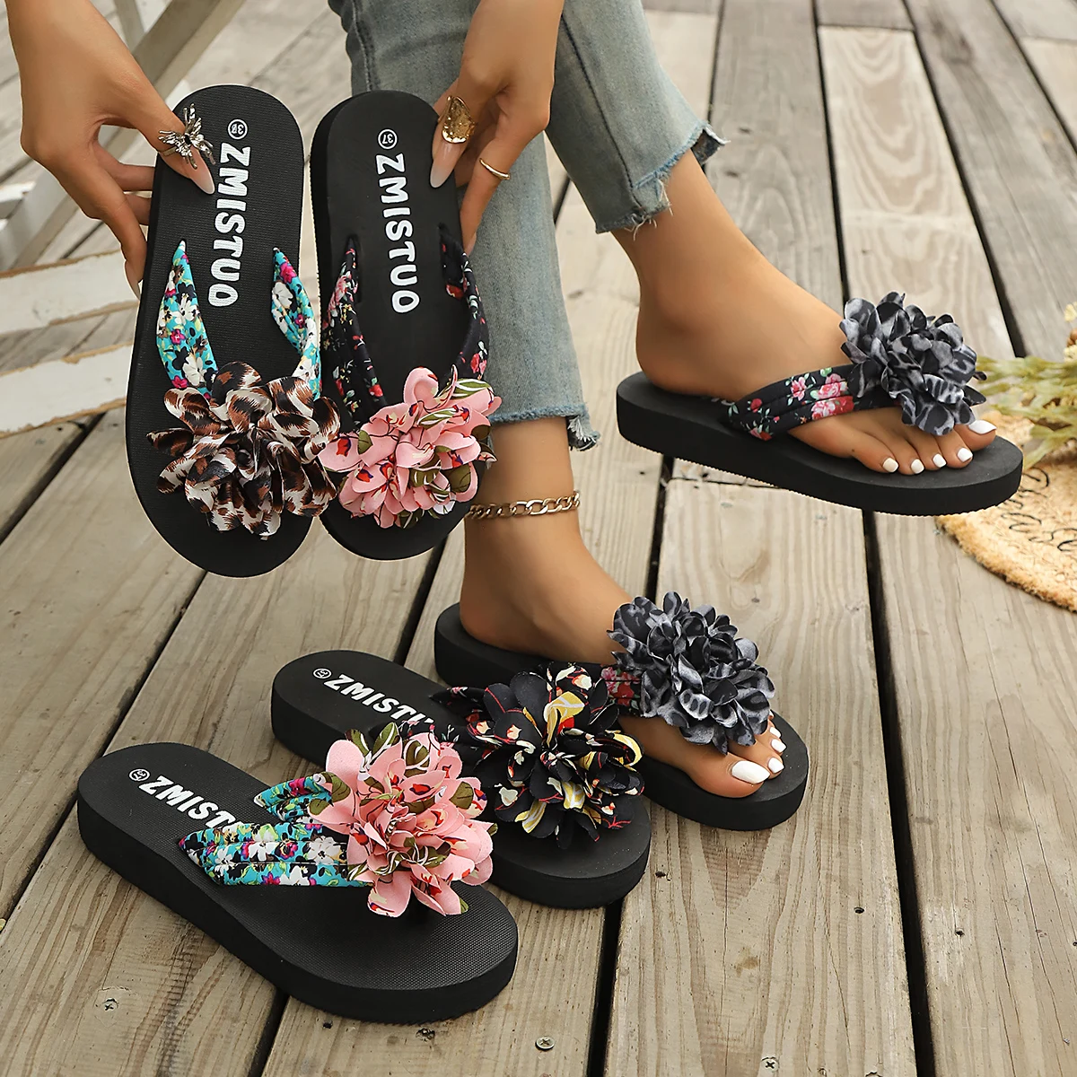 Sommerliche neue runde Blumen-Zehenstegsandalen – modische und heiß begehrte, bequeme und sexy flache Flip-Flops für Damen