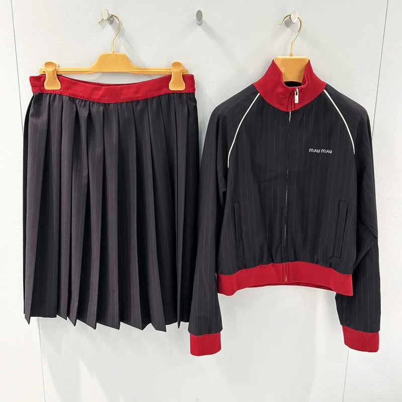 

High-End ort Sportswear Set for Young Women with Stand Collar Zipper Jaet And Pleated Skirt by Nan You