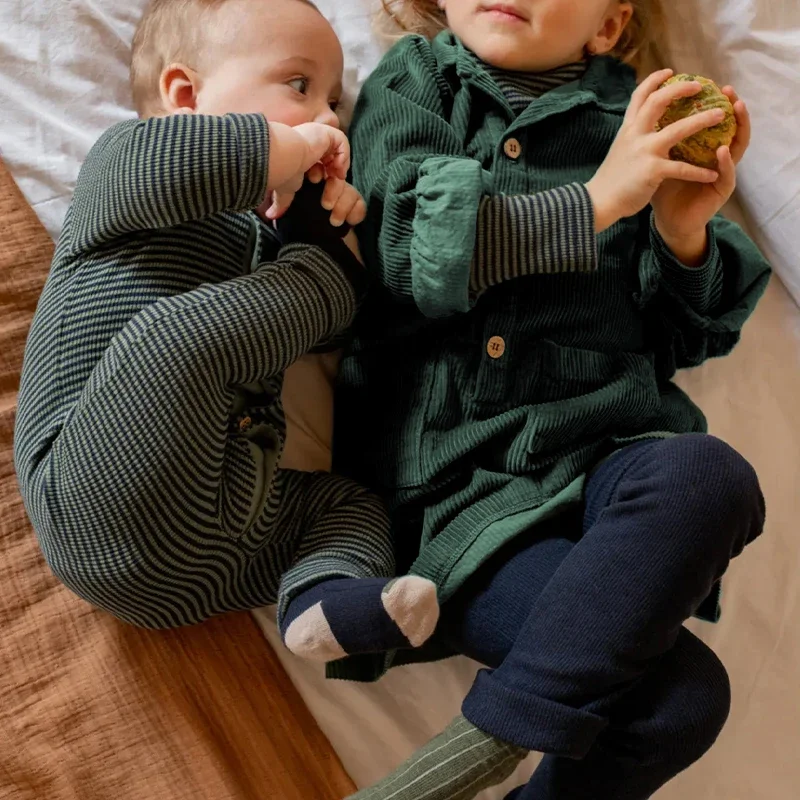 Vestido Vintage de pana para niñas, vestidos cálidos acanalados de manga larga con botones de solapa nuevos de otoño para niños con bolsillos