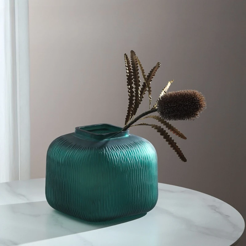 

Chinese creative gradual change color vertical pattern glass, vase