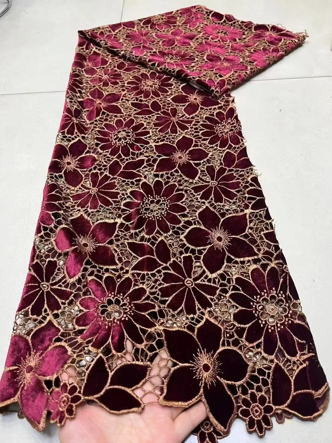 

Африканское бархатное кружево с пайетками 2026: высококачественная нигерийская ткань ручной работы с бисером и жемчугом для женских вечерних платьев