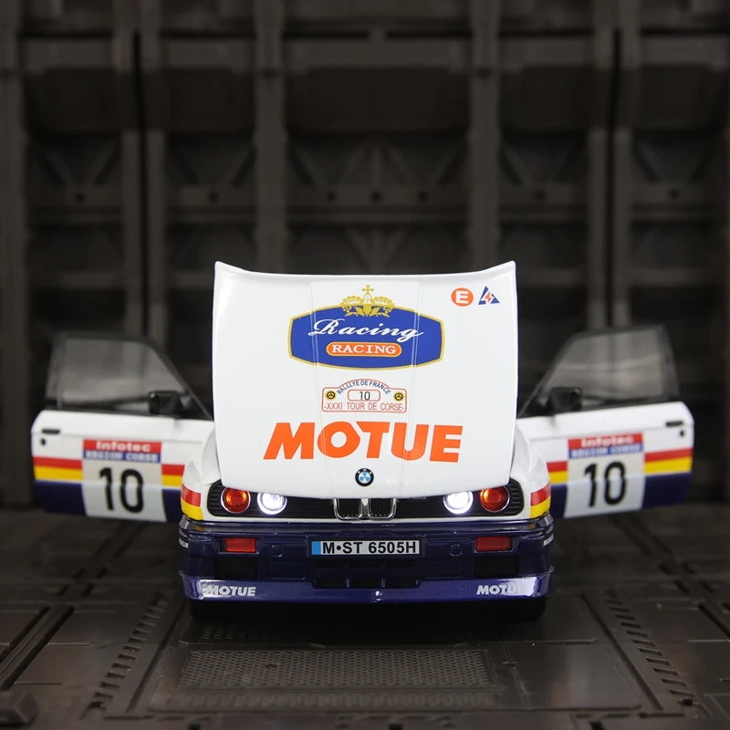 1:24 simulação BMW M3 liga modelo de carro ornamento, portas e capô do motor, porta-malas pode ser aberto com som e luz, carro esportivo