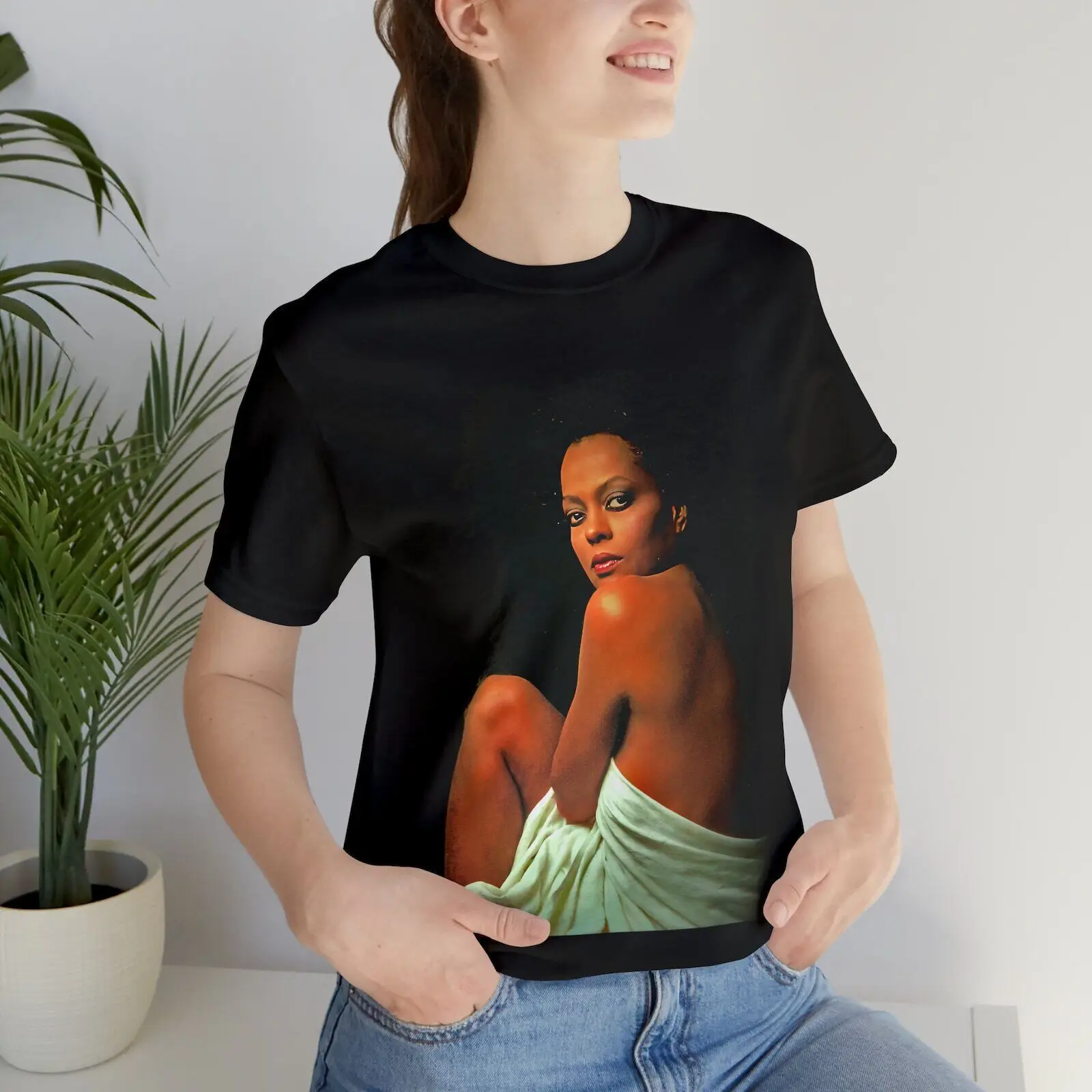 

Retro 1980s Diana Ross Side Pose Unisex