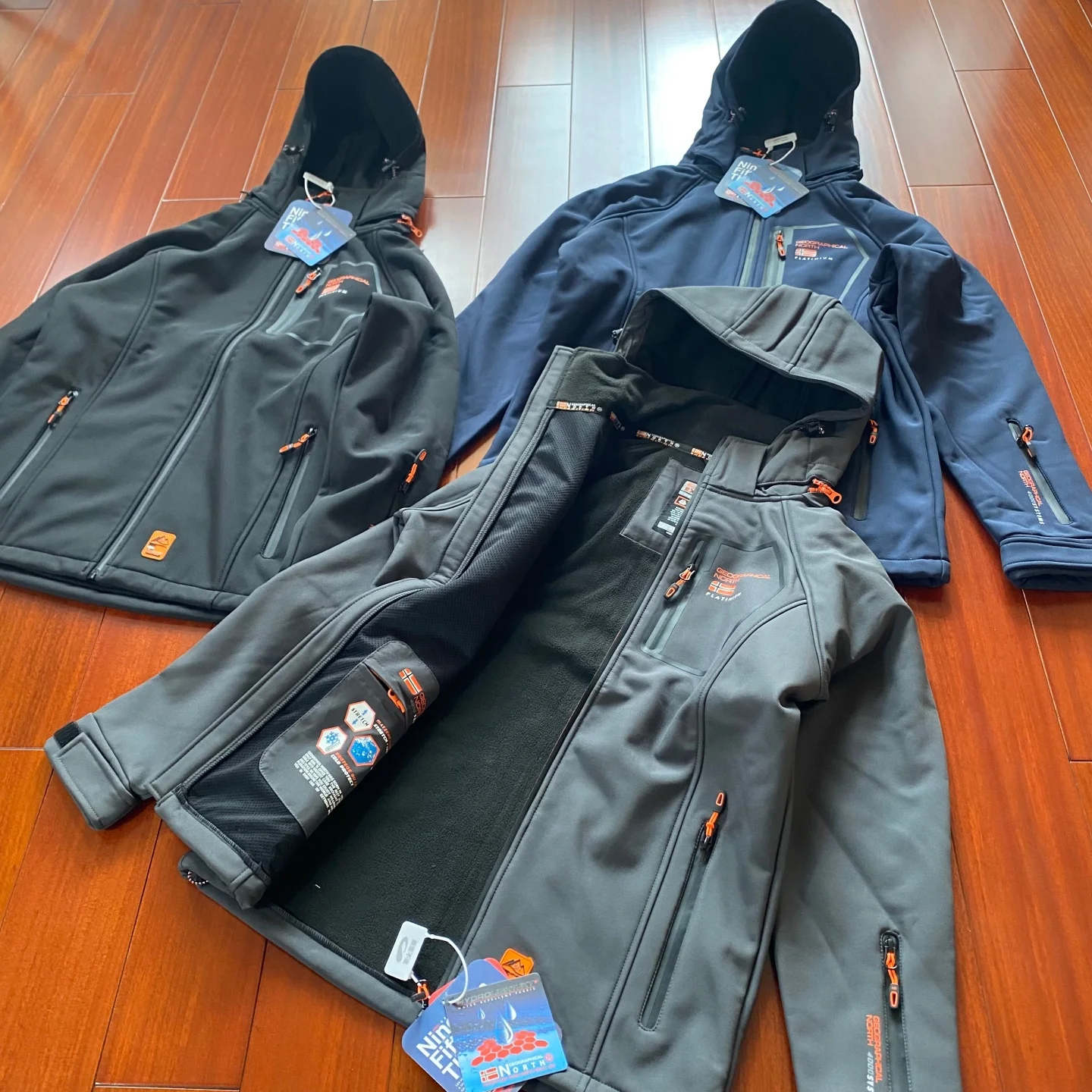 

Nordic Outdoor Fce Lined Soft ell Jaet Men's Windproof Water Resistant Hooded Coat Regular Fit Stand Sle Polyeste...