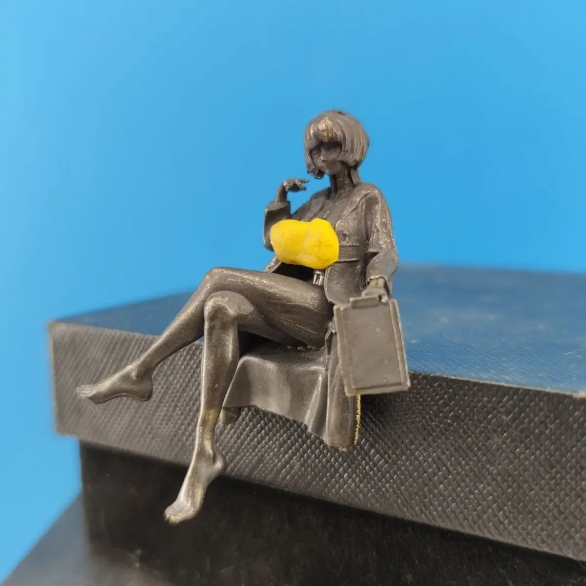 6cm Antique Brass Female Doctor Sculpture Sitting Pose Lab Coat & Medical Bag, Vintage Office Desk Decor Collectible Gift