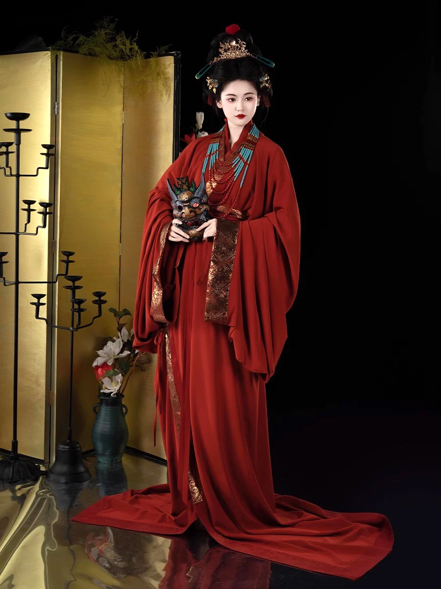 

Hanfu Warrobe Древний Красный Двухслойный Весна Осень Зима Обычная посадка Фея Аосфера на камере Золотая шелковая подставка ручной работы...